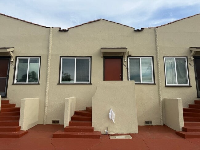 Building Photo - 4426 Shafter Ave