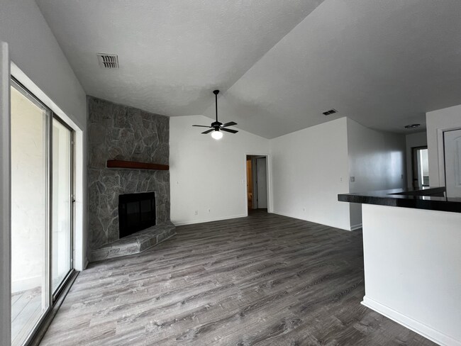 Foto del edificio - 6801 Willowbrook Dr