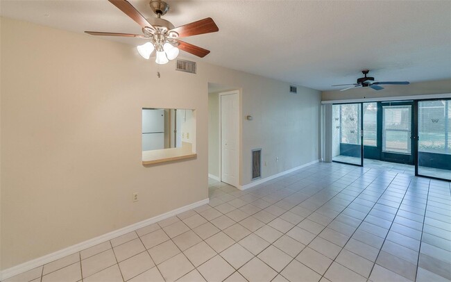 Building Photo - First Floor One Bedroom - One Bath Condo i...