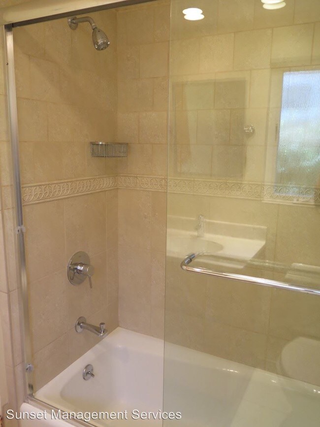 Building Photo - 3710 San Remo Dr