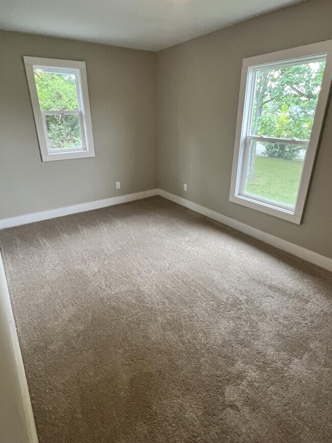 Building Photo - 335-337 W Grand Ave