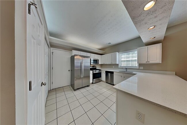 Foto del edificio - 2020 Hunters Trail Dr