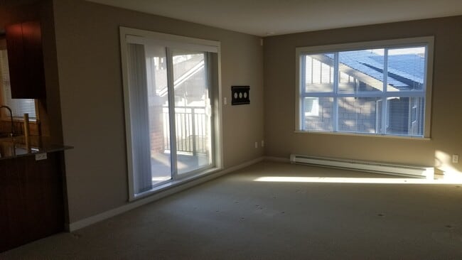 Building Photo - 5889 Irmin St