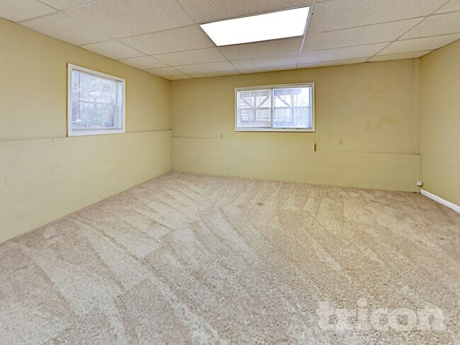 Foto del edificio - 3935 Piper Glen Dr NE