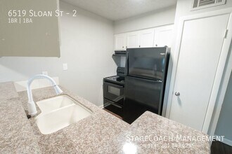 Building Photo - 6519 Sloan St