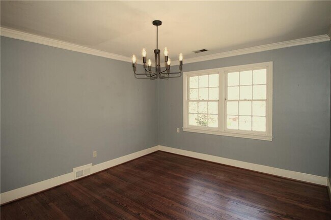 Building Photo - 2054 E Roxboro Rd NE