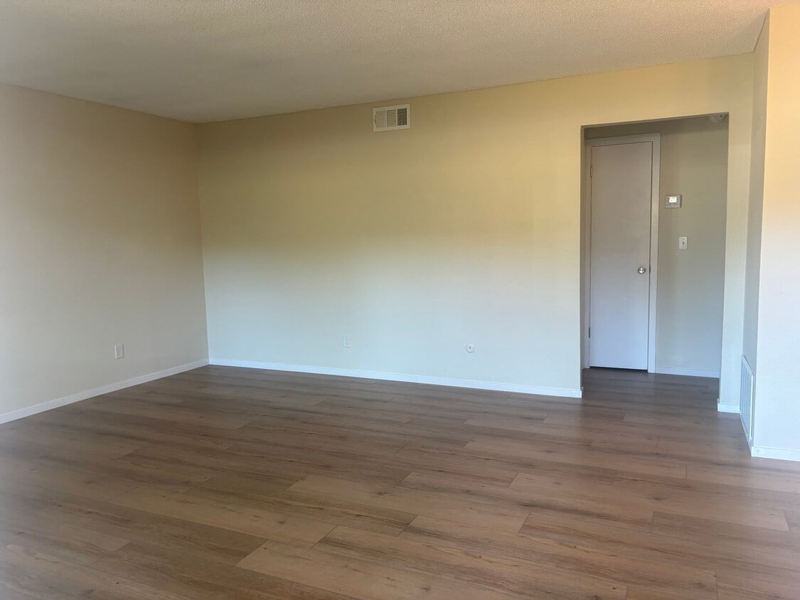 Building Photo - 11493 Quartz Dr