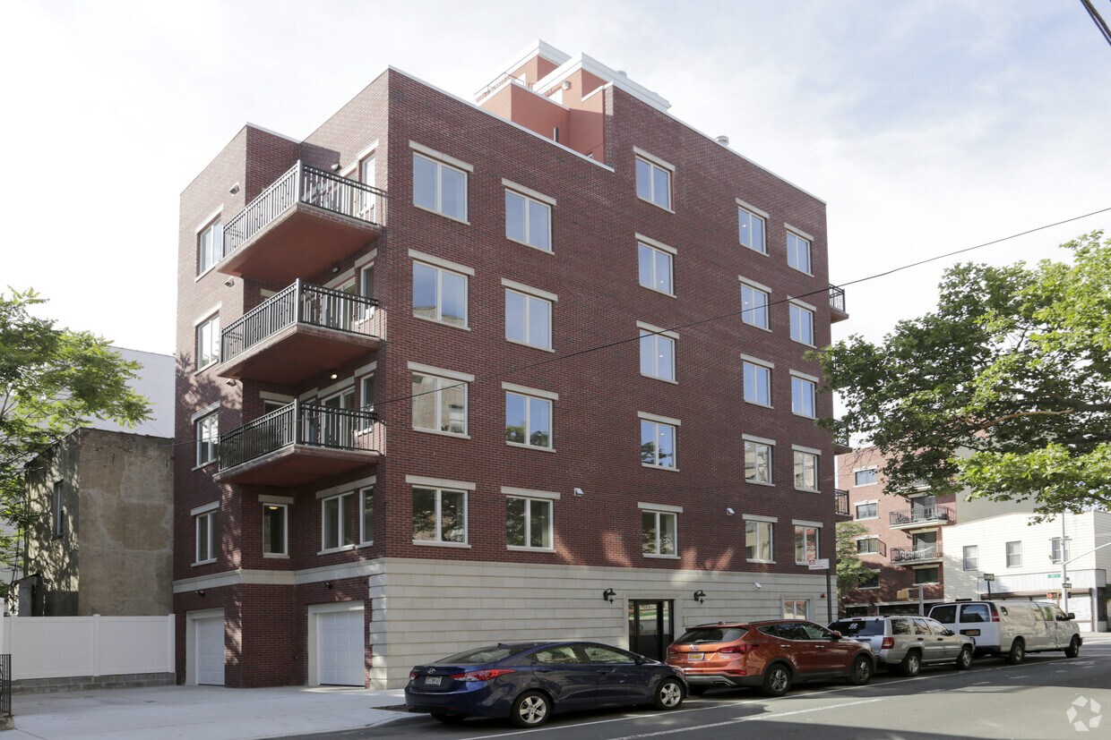 Building Photo - 36-01 28th Ave