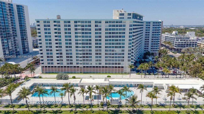 Foto del edificio - 2899 Collins Ave