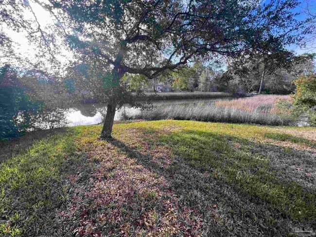 Foto del edificio - 5778 Trout Bayou Cir