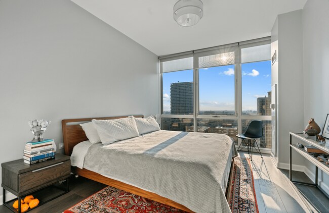 Main Bedroom - 1629 S Prairie Ave