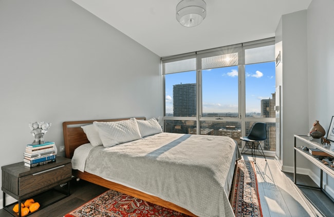 Main Bedroom - 1629 S Prairie Ave
