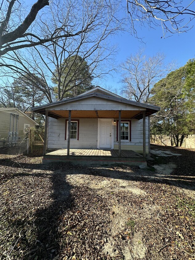 Primary Photo - 2517 Providence St