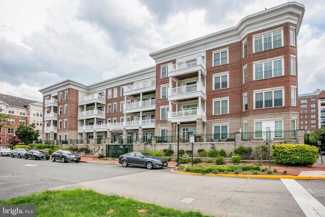 Building Photo - 525 Belmont Bay Dr