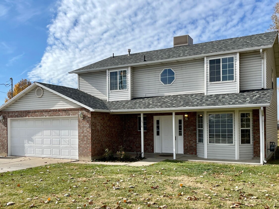 Primary Photo - 4 Bedroom Syracuse Home