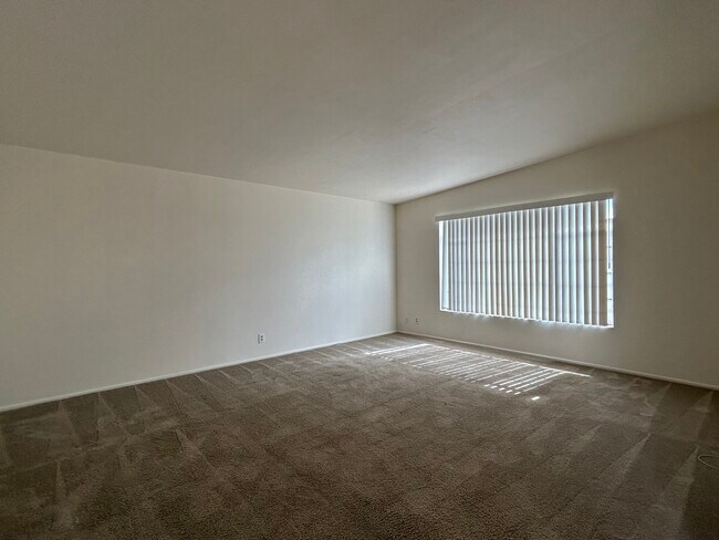 Foto del edificio - 2219 N 73rd Pl