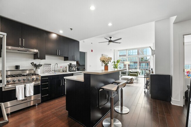 Foto del edificio - 1100 Maxwell Ln