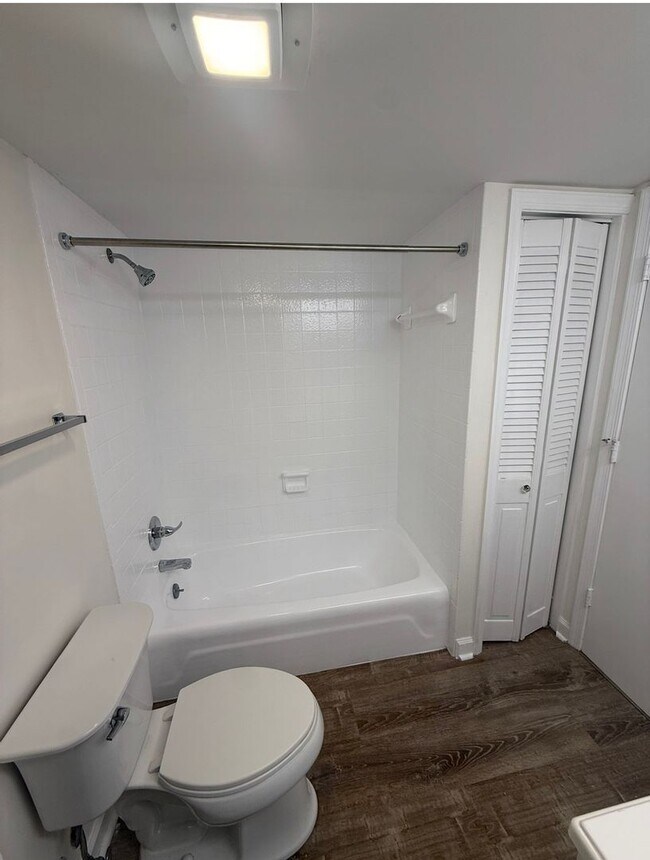 Foto del edificio - 1512 Benjamin Pkwy