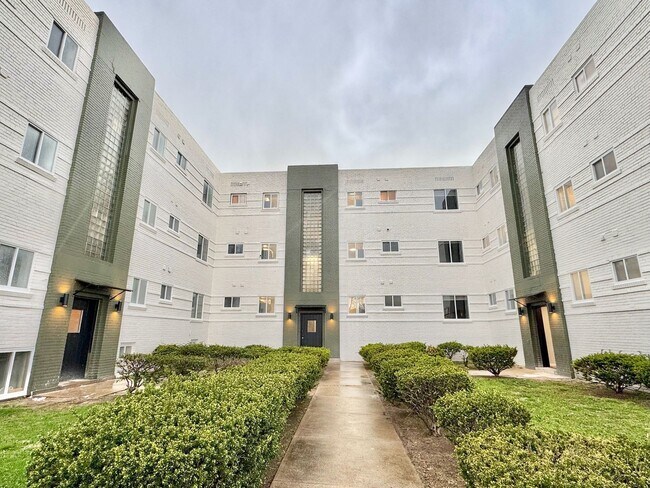 Foto del edificio - 2511 Hampton Ave