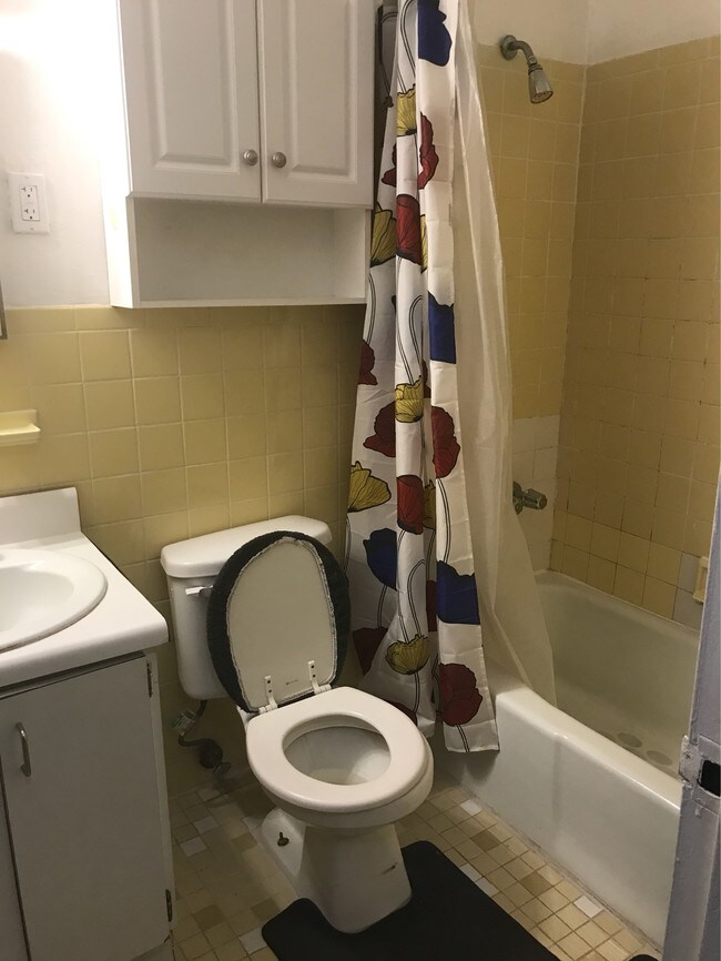 Foto del edificio - 6352 Saunders St