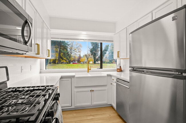 Building Photo - 755 NE 5th St