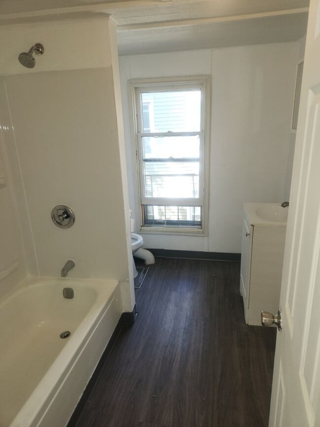 Building Photo - 255 6th St