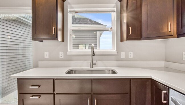 Foto del edificio - 655 Hillcrest Dr