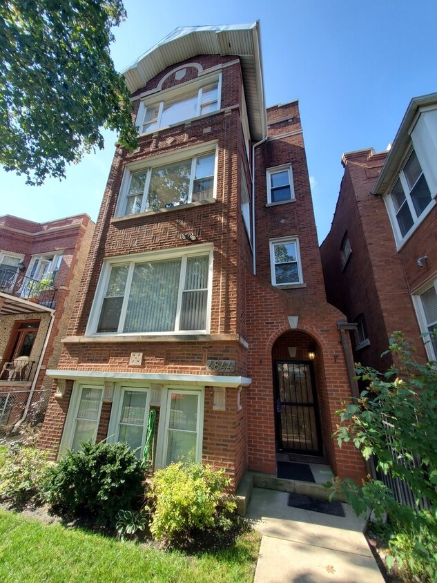 Primary Photo - 4844 N Spaulding Ave