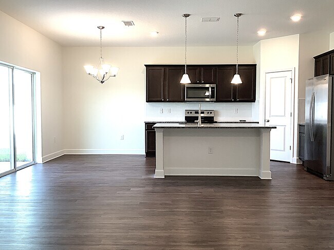 Foto del edificio - 4540 Reisswood Loop