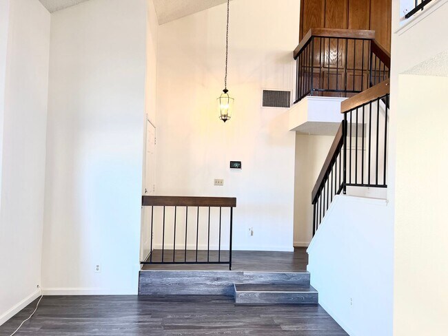 Building Photo - NW 3 bedroom with loft!
