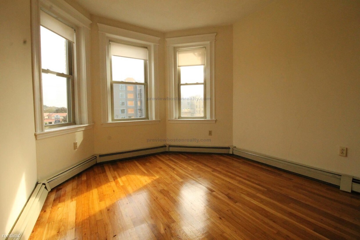 Primary Photo - 1645 Commonwealth Ave