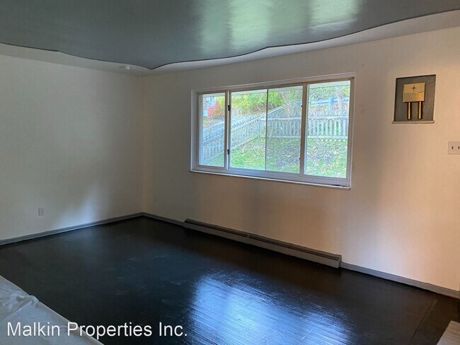 Building Photo - 3 br, 1 bath House - 3310 New England Road