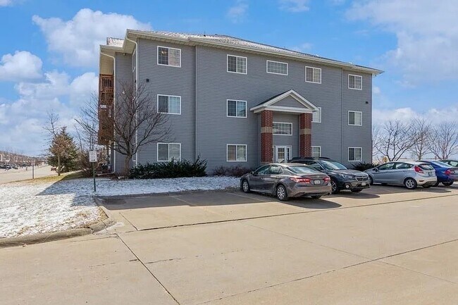 Building Photo - 2300 Westlake Rd