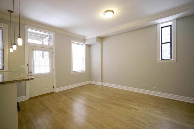 Foto del edificio - 814 W Roscoe St