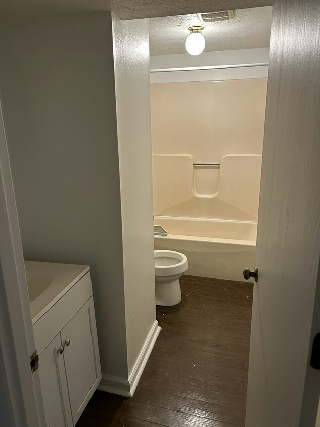 Building Photo - 1208 Kanawha Terrace