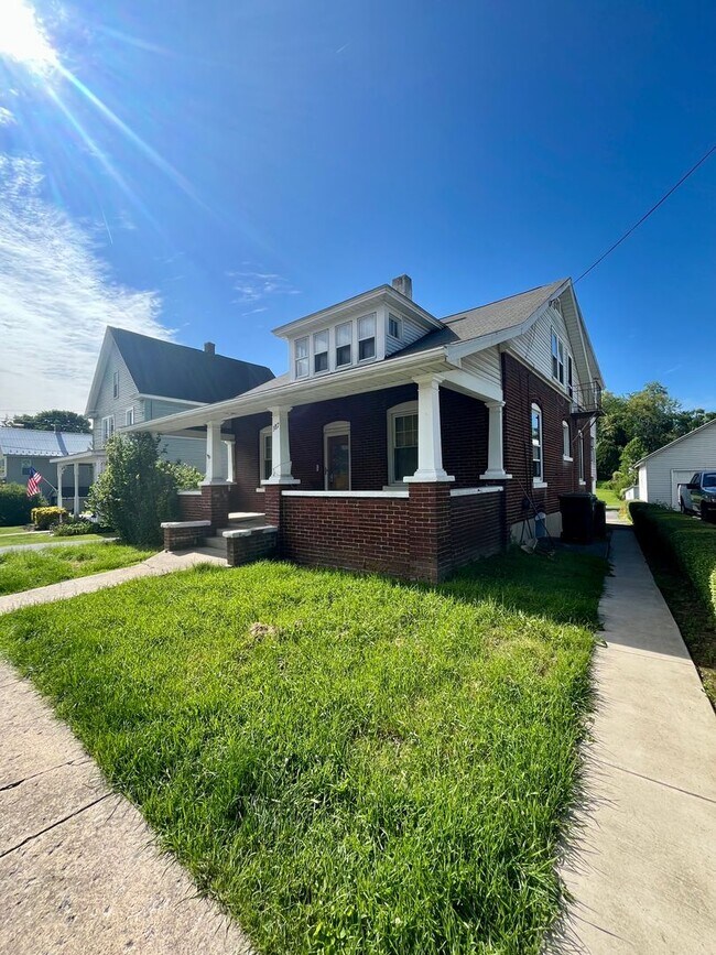 Foto del edificio - 387 E Howard St