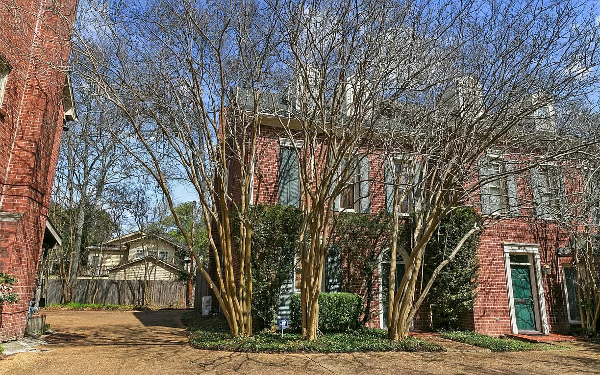 Primary Photo - 818 Oakwood St