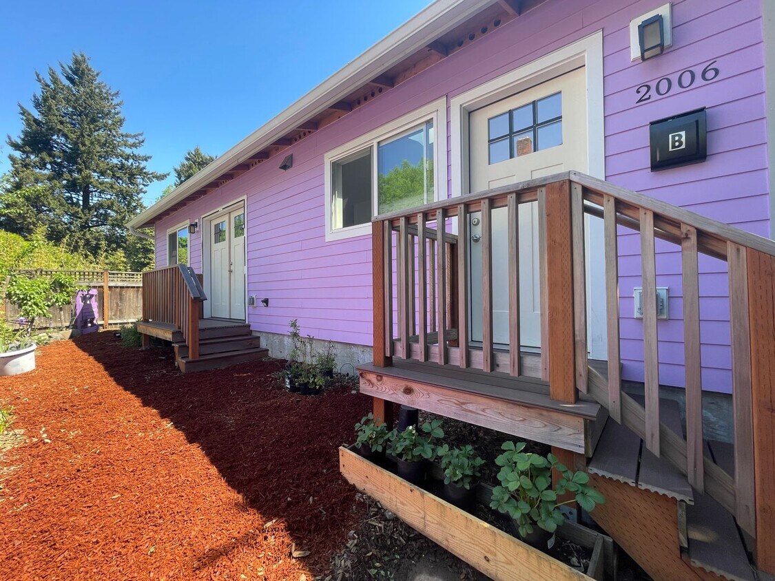Primary Photo - Charming 2-Bedroom Cottage in Rose City Pa...