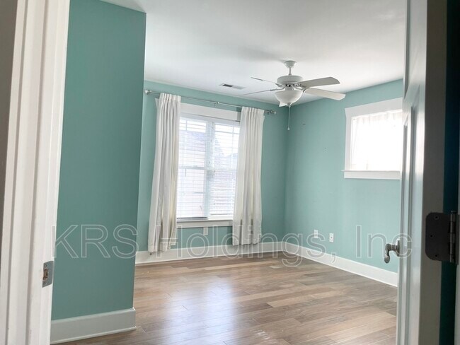 Building Photo - 2604 E Pembroke Ave