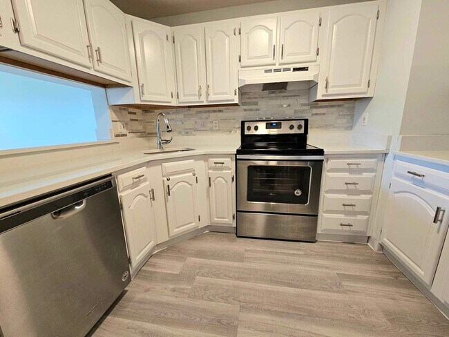 Building Photo - 77 Bennington St