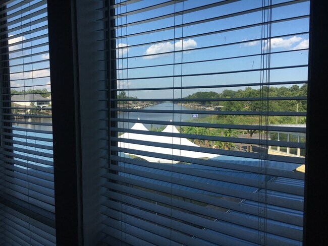 Foto del edificio - 11191 River Highlands Dr