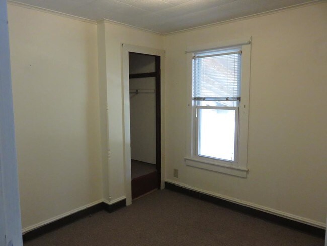 Building Photo - 105 Wilbur St