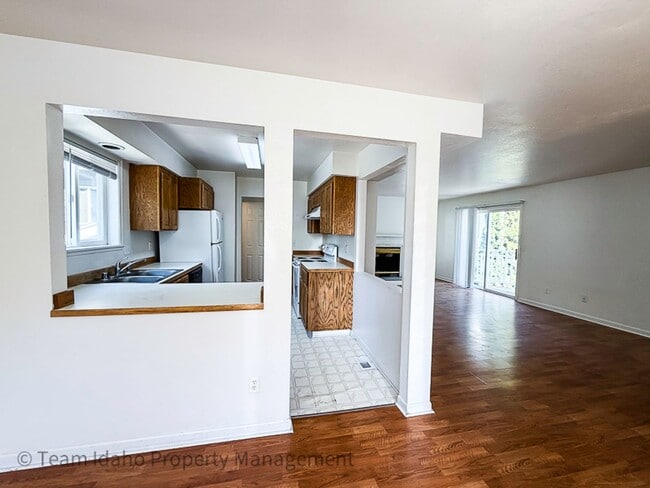 Building Photo - 562 Deer Meadow Ct