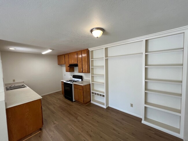 Building Photo - 3450 Santa Maria Way