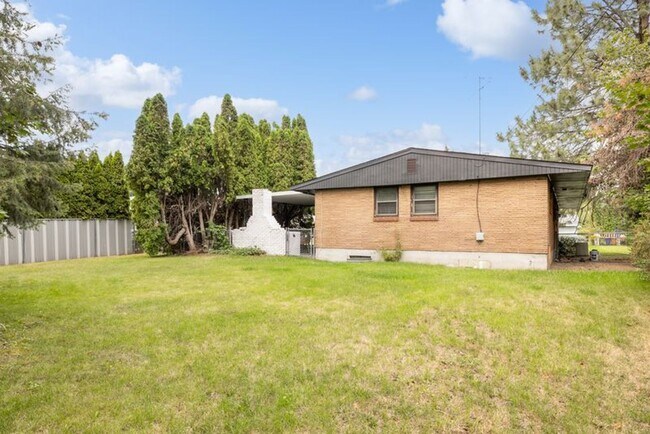 Building Photo - 3011 W Dalke Ave