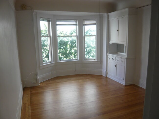 Building Photo - 730 Leavenworth St