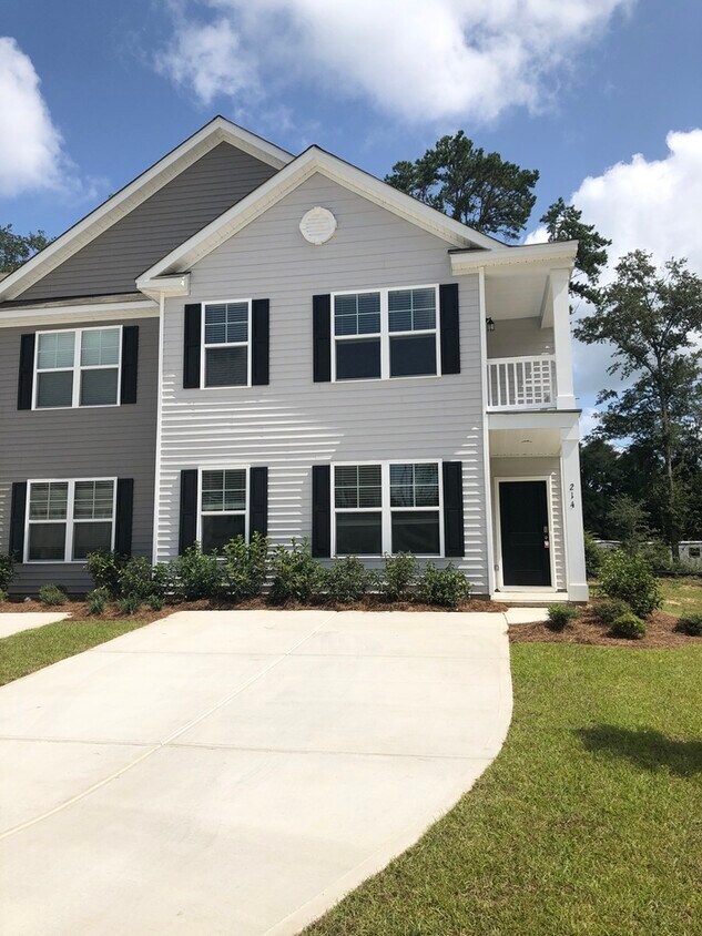 Foto principal - 214 Spencer Cir FOR RENT!