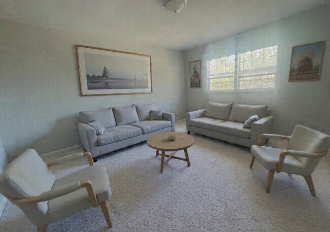 Foto del edificio - Dodson Courtyard