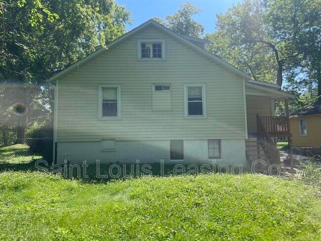 Building Photo - 23 S Schlueter Ave