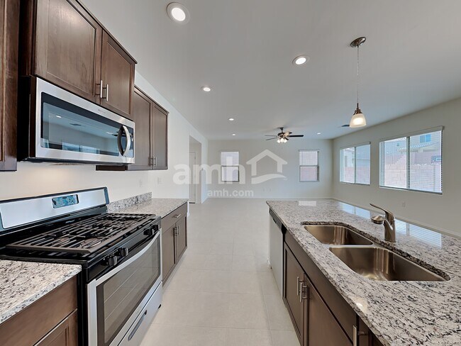 Foto del edificio - 854 E Artesia Pl